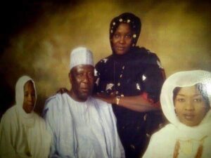 Hotuna: Kayataccen Gidan Da Aka Kawata Shi Da Zinare Mallakar Marigayi Attajiri Alhaji Mai Deribe A Garin Maiduguri